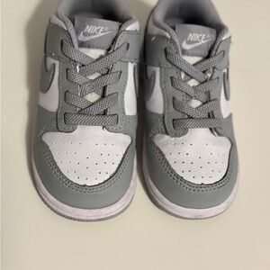 Toddler Nike Sneakers in Gray and White size 7.5